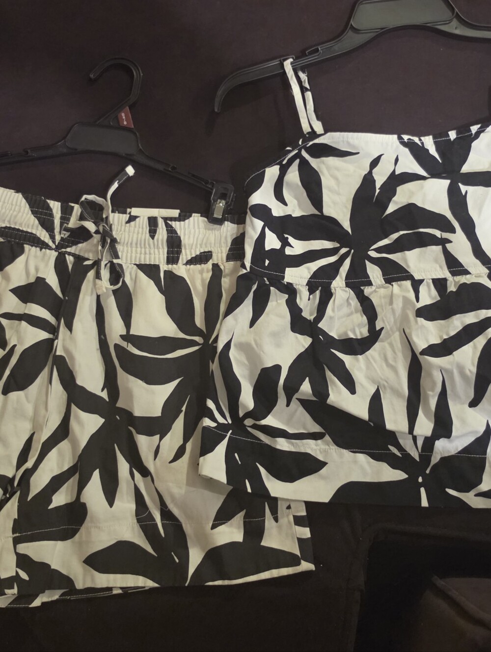 Women’s Black & White Leaf Print Shorts